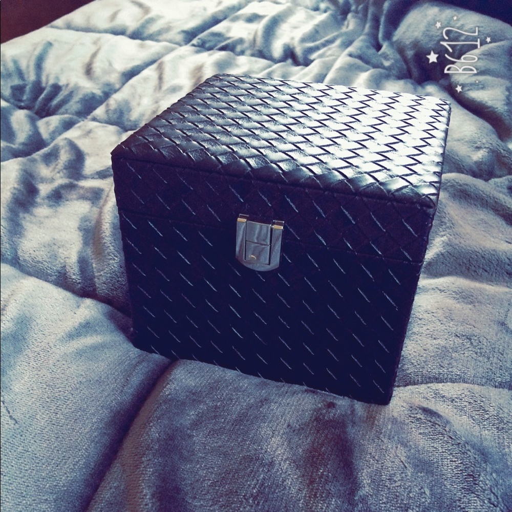 Jewelry box